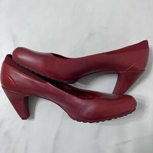 Red Tsubo heels, size 8